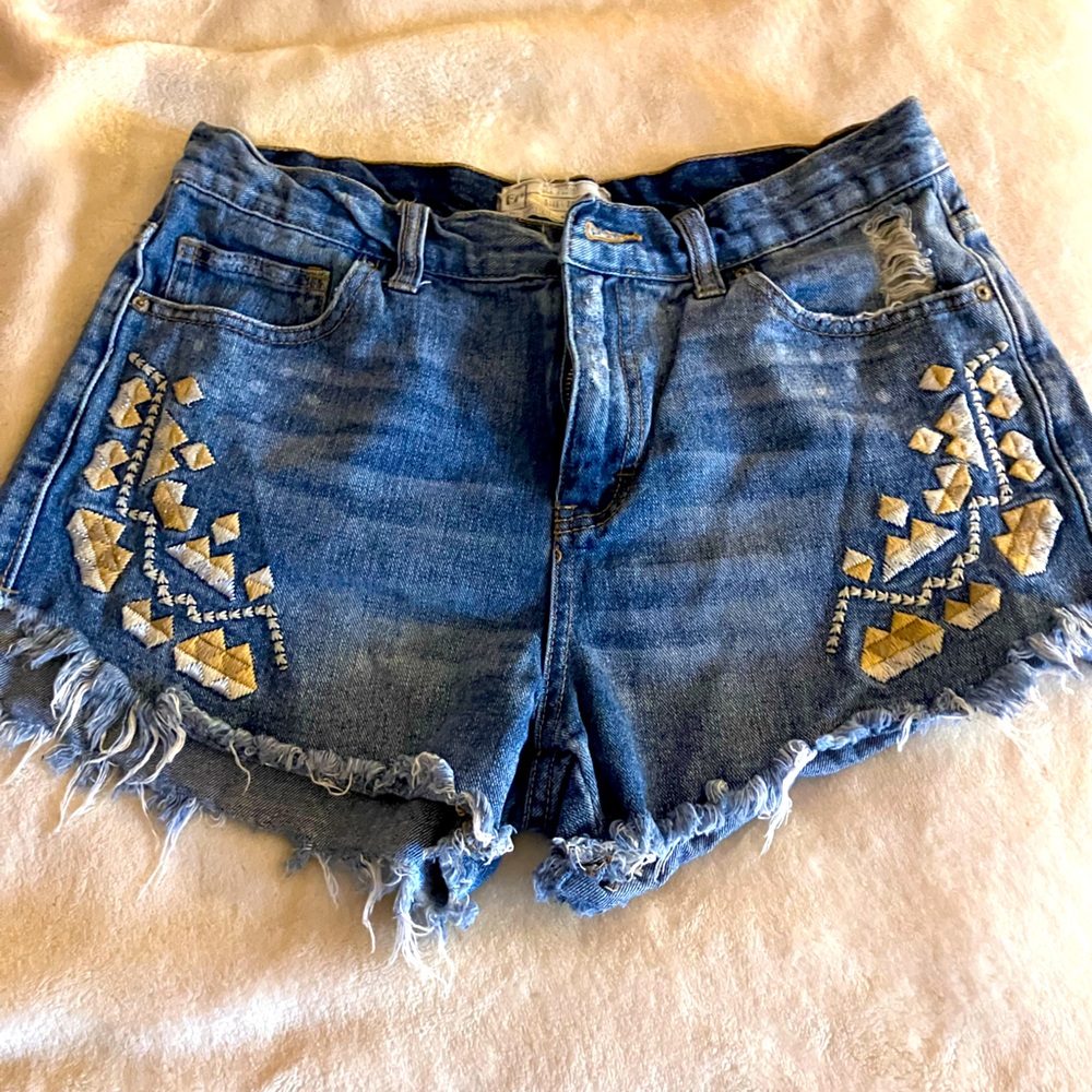 Free People Women's Denim Shorts Size 26 Distressed Jean Short Lace Trim 28 x 3